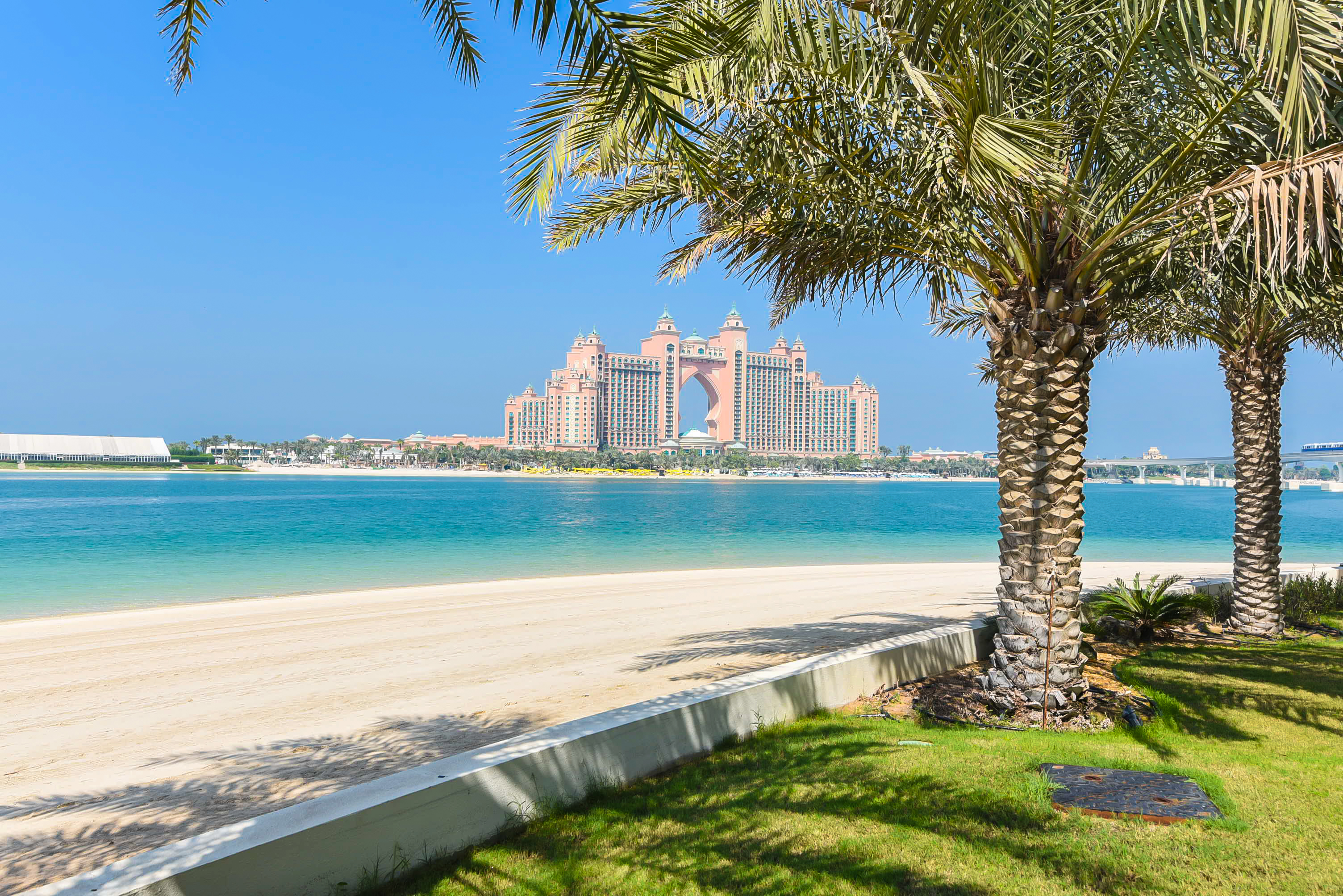 Beach Front | Frond I Palm Jumeirah - Green Future Real Estate